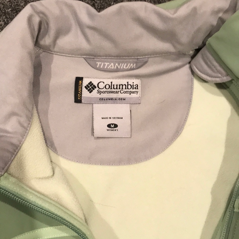 Columbia shell - Picture 2 of 2